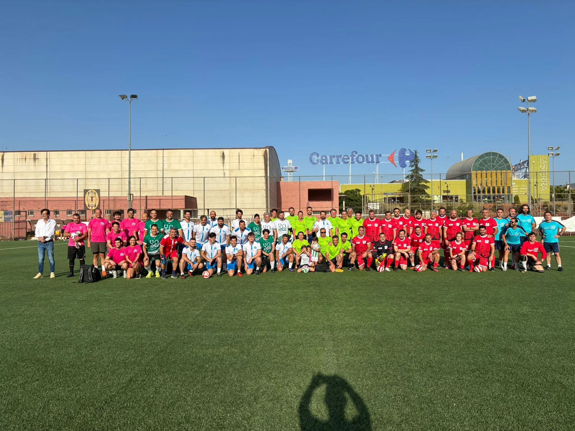 Foto de grupo de todos los participantes en el torneo