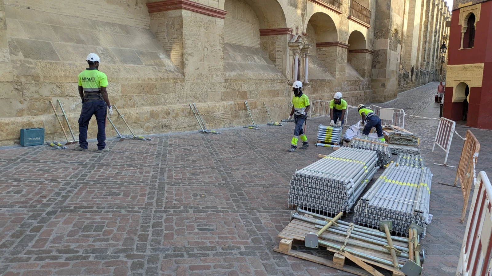 El Cabildo invierte 30.000 € para salvar los frescos barrocos de la Mezquita