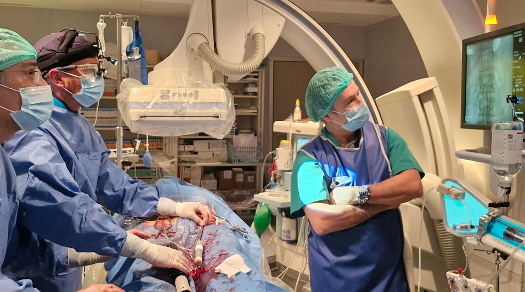 El Hospital San Juan de Dios de Córdoba realiza por primera vez una cirugía endovascular pionera para tratar una grave lesión de aorta