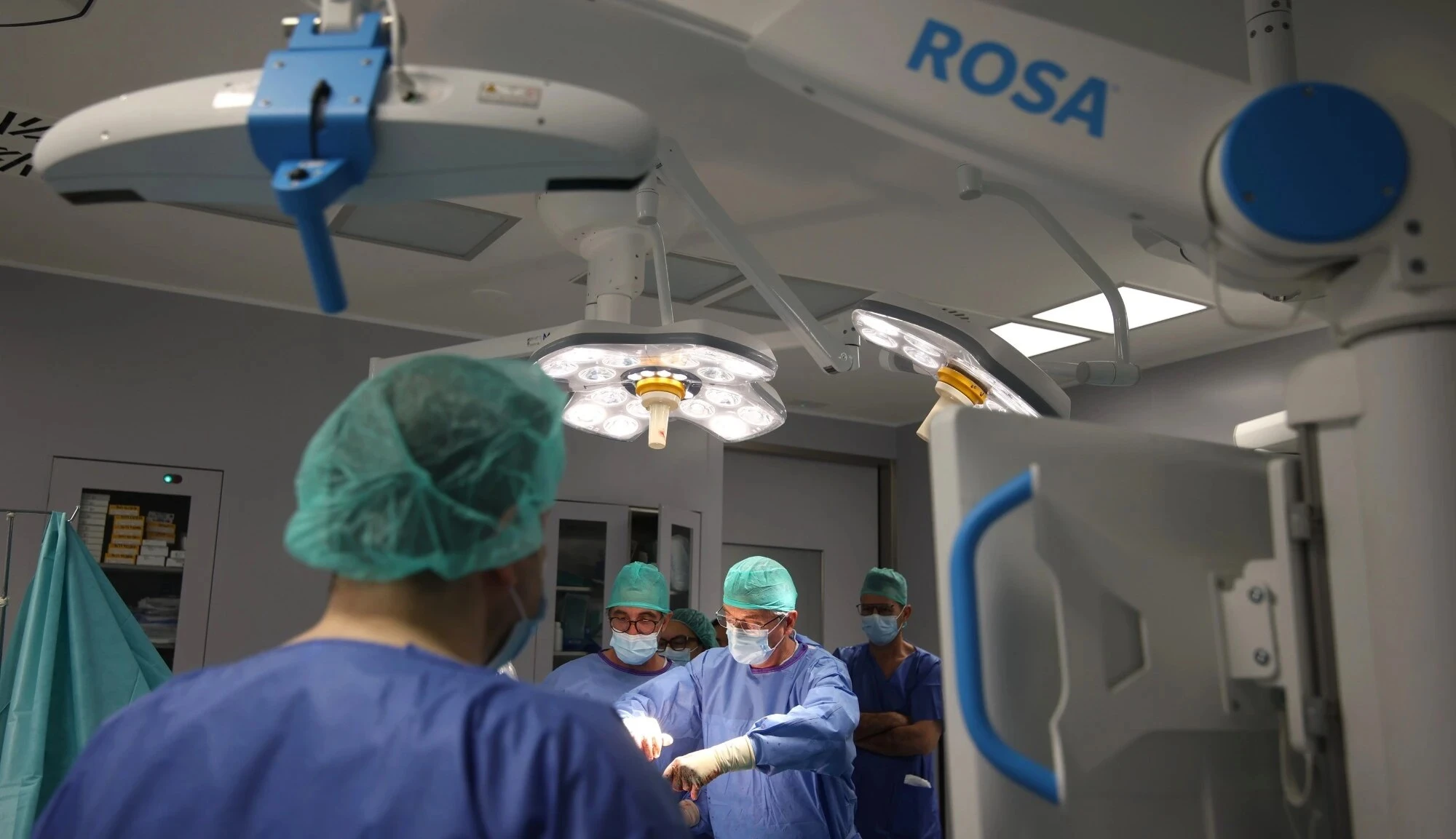 El robot ROSA revoluciona la cirugía de rodilla y cadera en Córdoba