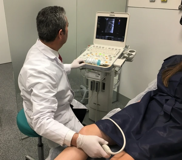 Experto destaca la efectividad de la escleroterapia con microespuma para eliminar las varices