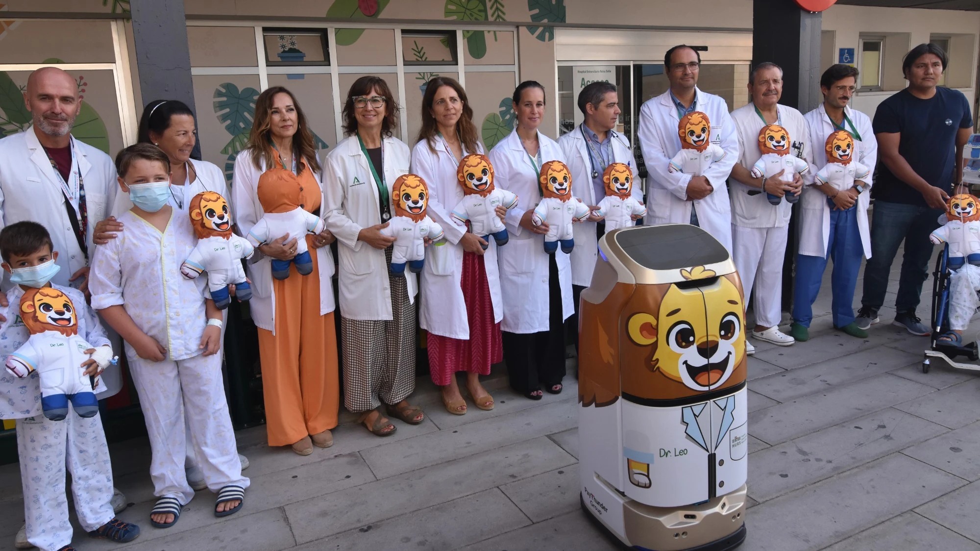 Leo, el robot león que acompaña a los niños en el Reina Sofía
