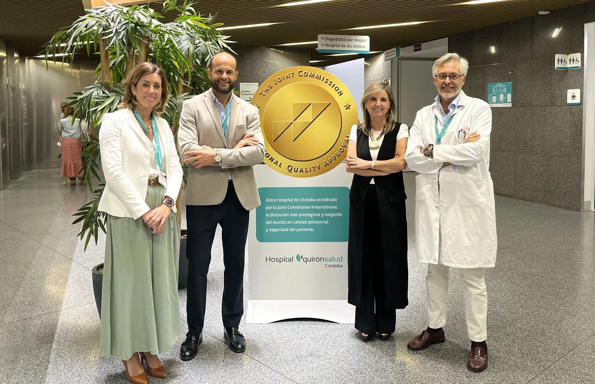 Quirónsalud Córdoba recibe la visita institucional de Sanidad