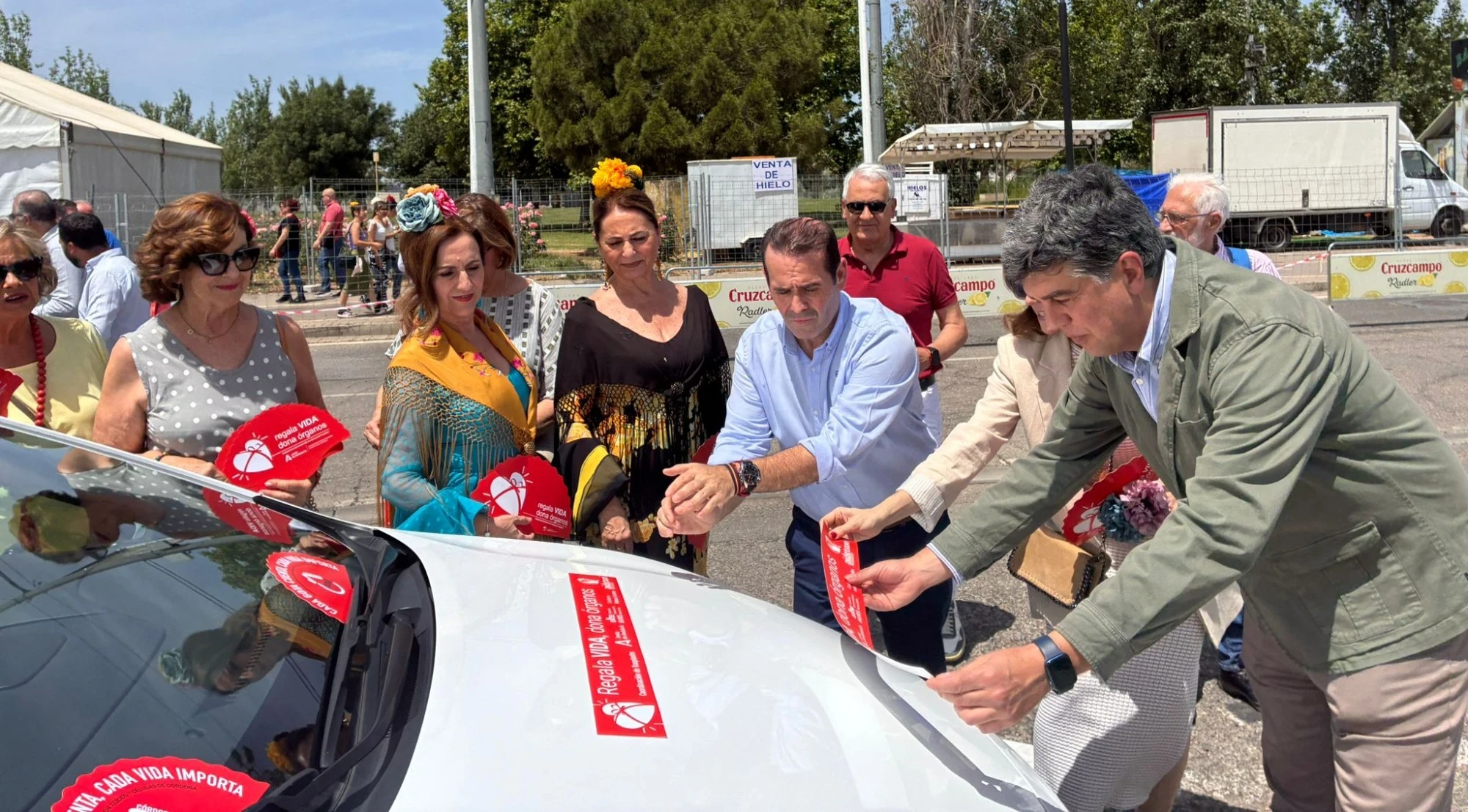 Taxis de Córdoba llevan el mensaje 'Regala vida, dona órganos' en Feria